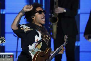 Lenny Kravitz Lenny Kravitz performs