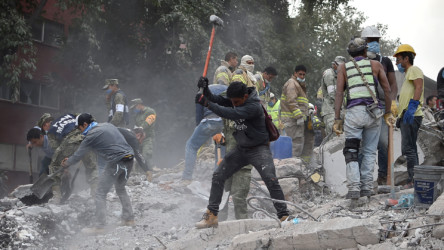 Photos: Aftermath of Mexico City earthquake