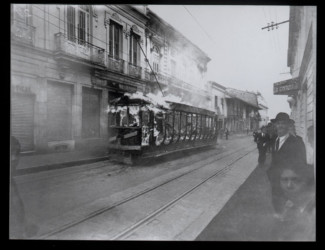 BOGOTAZO: The trolley burned down during the riots Trolley on fire