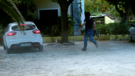Another news story News photographers race to meet arriving migrants