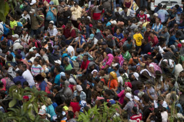 Honduran migrant caravan enters Guatemala Hundreds of Hondurans are blocked at the border crossing