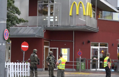 Police on the scene of Munich shooting Police in front of McDonalds