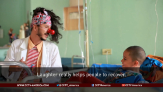 Clowns cheer up patients at Venezuelan hospitals