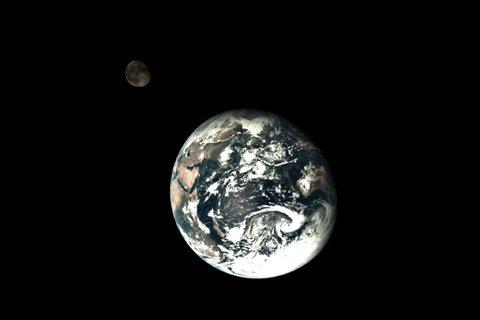 China publishes lunar orbiter photos of the Earth and moon together