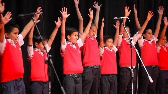 Urban Voices: Raúl Cabrera helps children through power of music