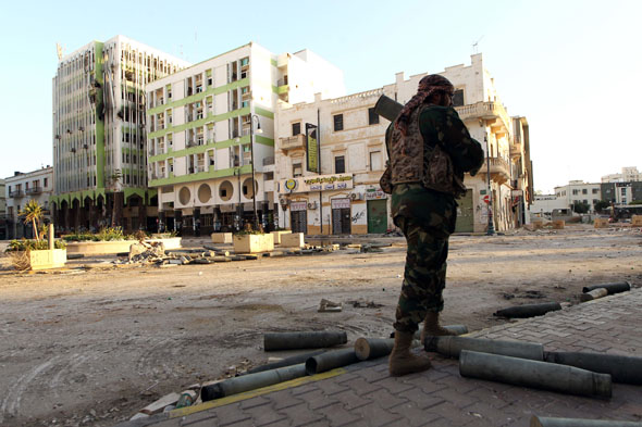 A Libyan soldier loyal to Libya's internationally recognized government of Abdullah al-Thani and General Khalifa Haftar, patrols a street in the eastern coastal city of Benghazi on February 28. AFP/ Abdullah Doma