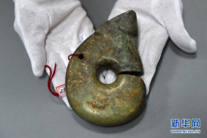 Recovered artifact, a coiled jade dragon. Photo by Xinhua.