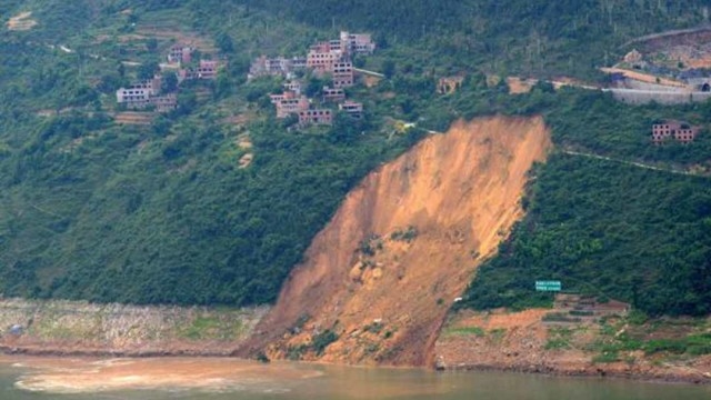 13 boats capsized after Chongqing landslide