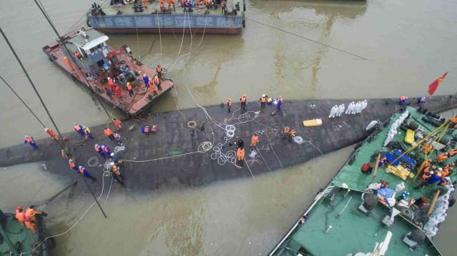 China working to upright capsized Eastern Star