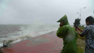 Typhoon Dujuan hits southeast China