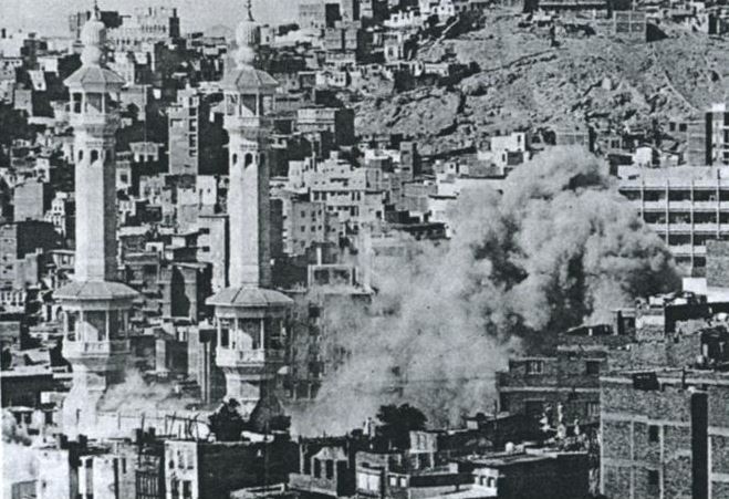 Smoke rising from the Grand Mosque during the assault on the Marwa-Safa gallery in 1979.