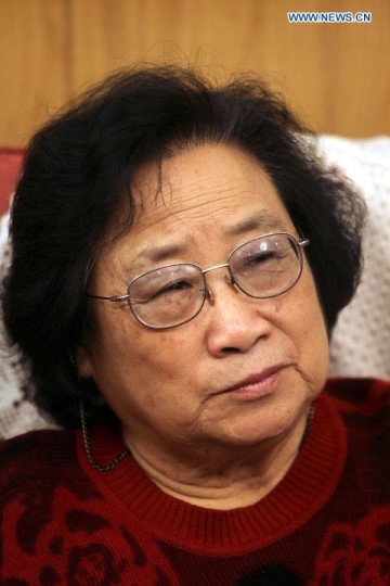 File photo taken on Nov. 15, 2011 shows Chinese pharmacologist Tu Youyou speaking to media after returning from the United States to receive the Lasker Award, a prestigious U.S. medical prize, in Beijing, capital of China. China's Tu Youyou, Irish-born William Campbell, and Japan's Satoshi Omura jointly won the 2015 Nobel Prize for Physiology or Medicine, the Nobel Assembly at Sweden's Karolinska Institute announced on Monday. Tu won half of the prize for her discoveries concerning a novel therapy against malaria.(Xinhua/Jin Liwang)