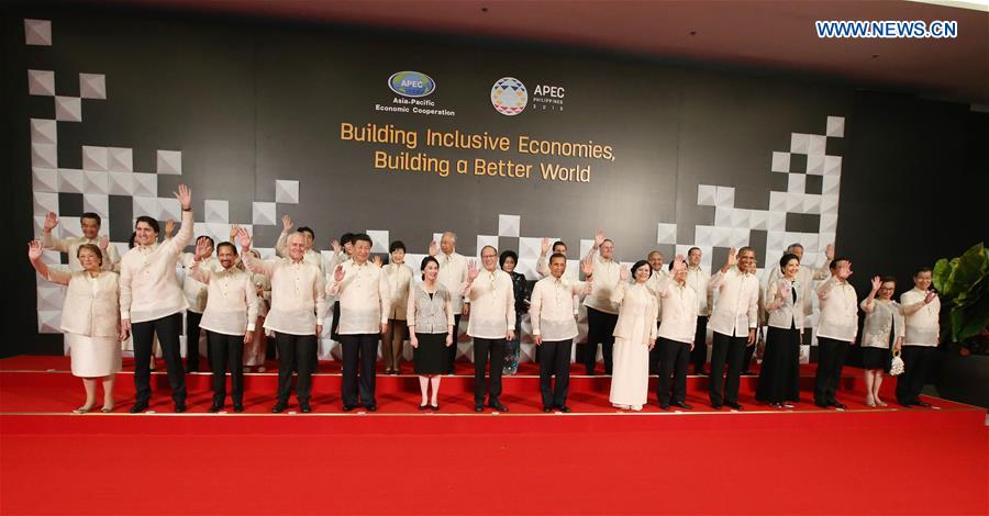 APEC family photo features pineapple fiber ‘barong Tagalogs’