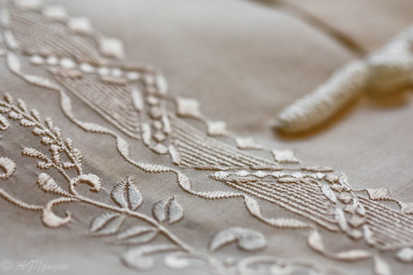 Closeup of the barong Tagalog. (Photo by Mommysaurus75 on Flickr)