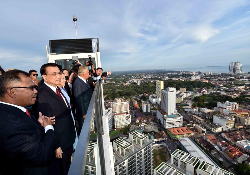 Premier Li Keqiang visited the Malaysian state of Malacca on Sunday.