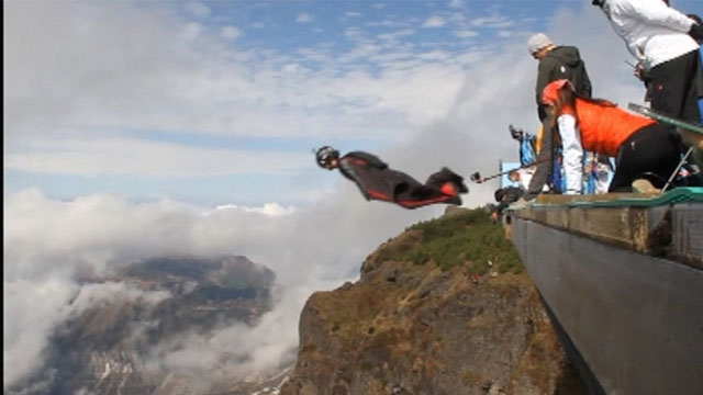 Wingsuit flying contest kicks off in southwest China