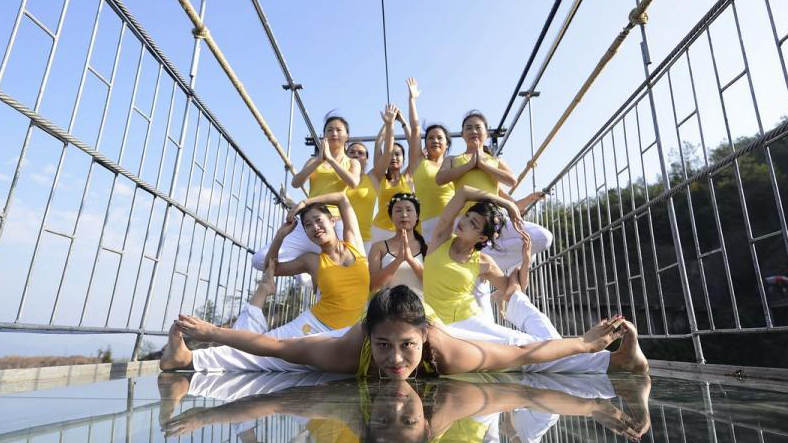 ‘Sky high’ yoga atop a Chinese glass bridge