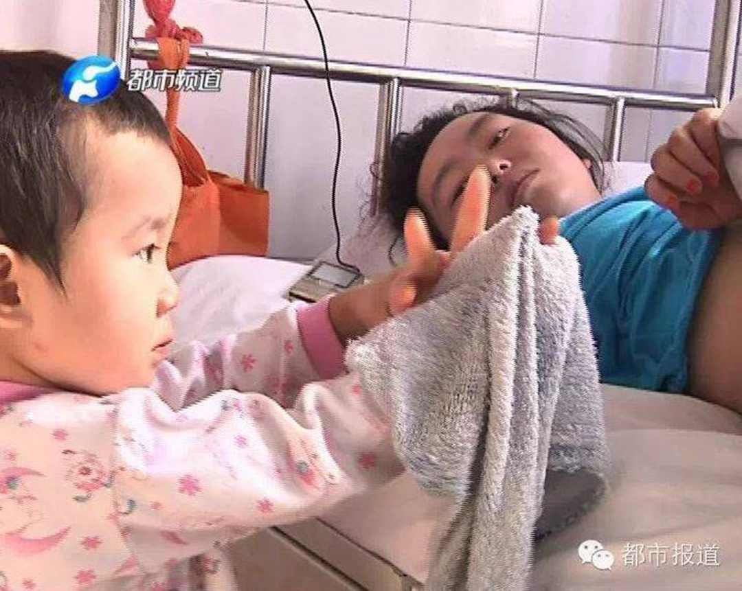 3-year-old girl cares for mom