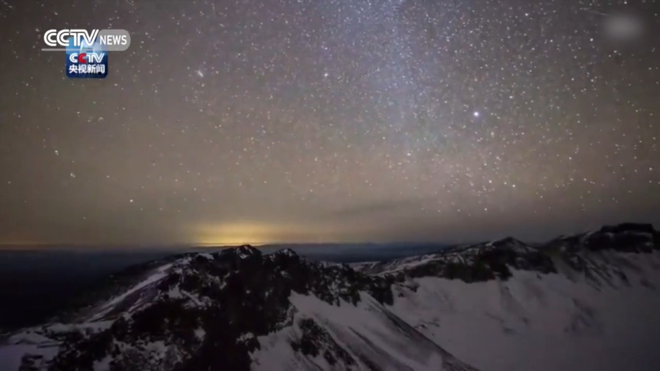 Geminid meteor shower lights up northern China's night.00_00_02_16.Still001