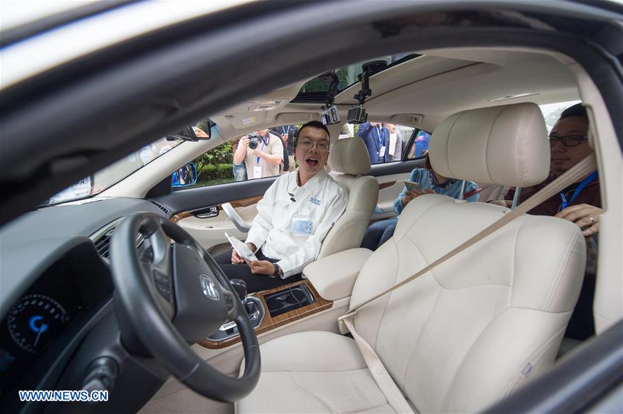 Chinese self-driving cars begin long-distance road test