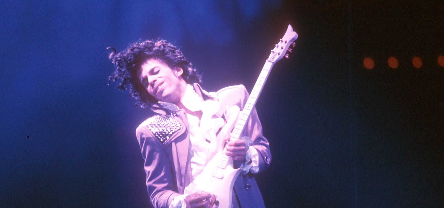 Pop icon Prince dies at 57, autopsy results released in next few weeks