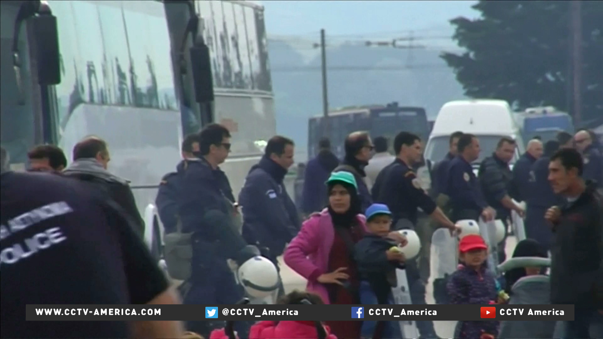 Greece dismantles largest refugee camps on border