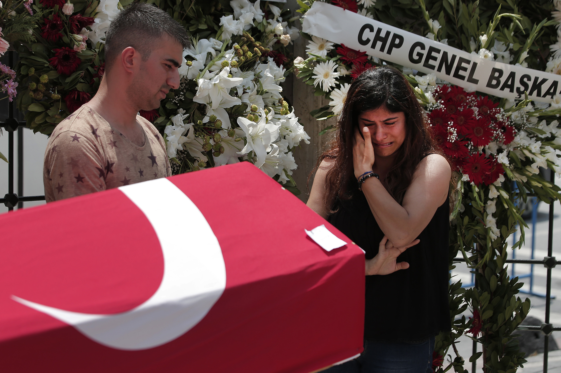 Turkish authorities identify suicide bombers; death toll 44