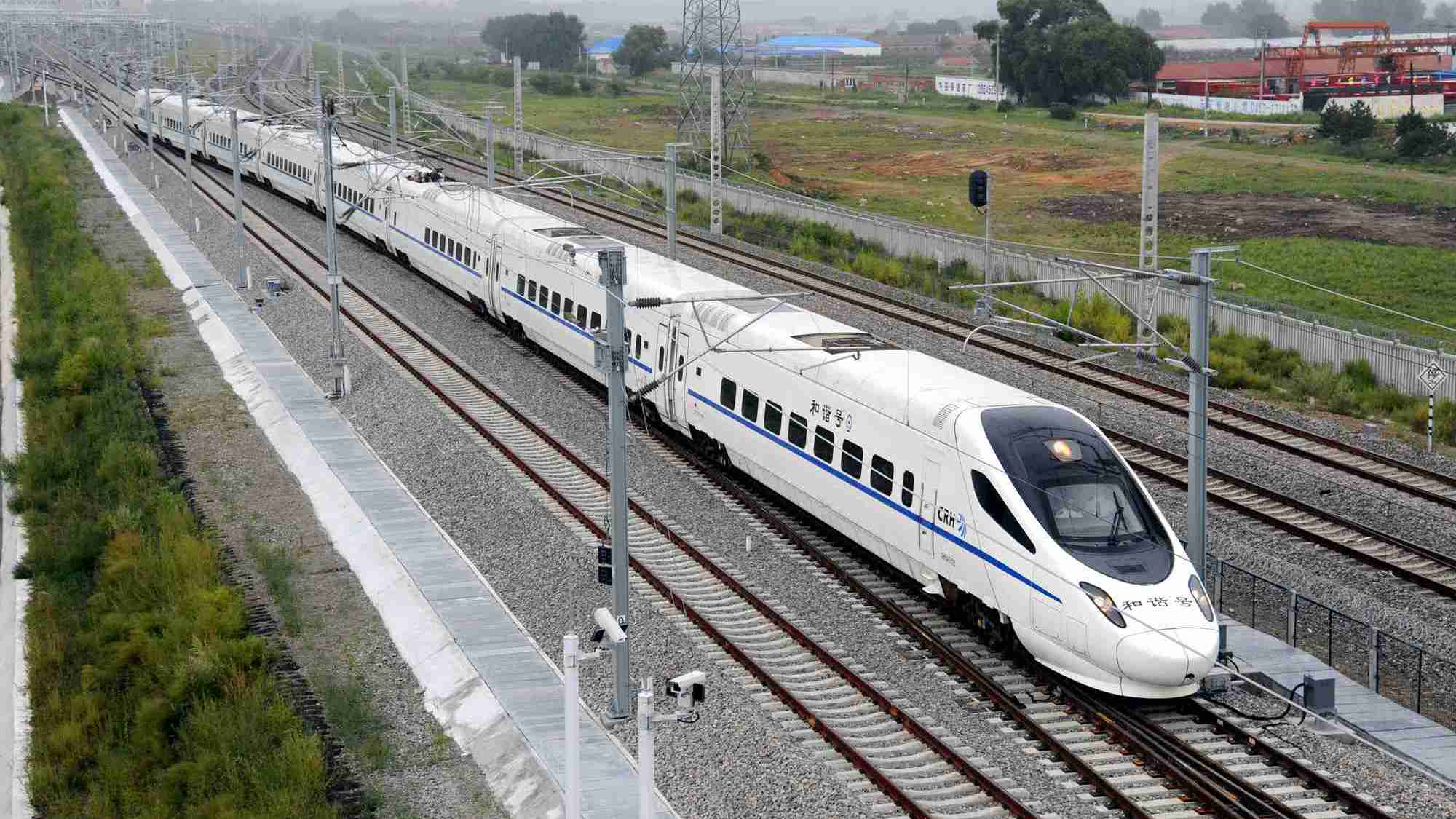 China’s high-speed trains hit 400km/h