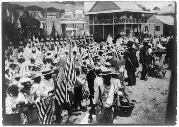 Crowd at Panama Canal opening ceremony with some children holding U.S. flags possibly in 1914. Photo: Library of Congress, John Barrett Collection.