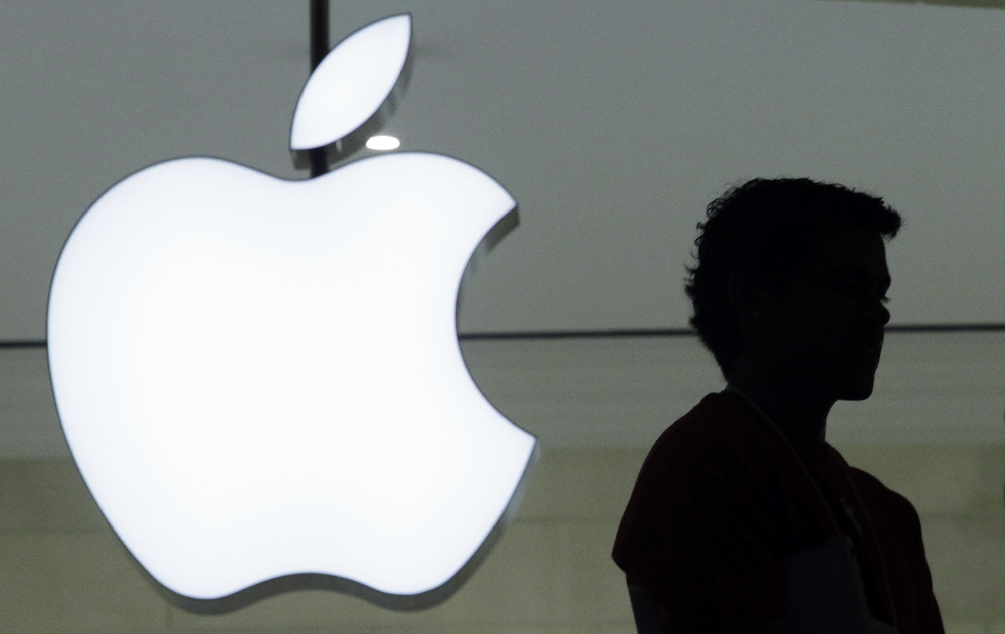 EU orders Apple to pay up to 13B euros in back taxes