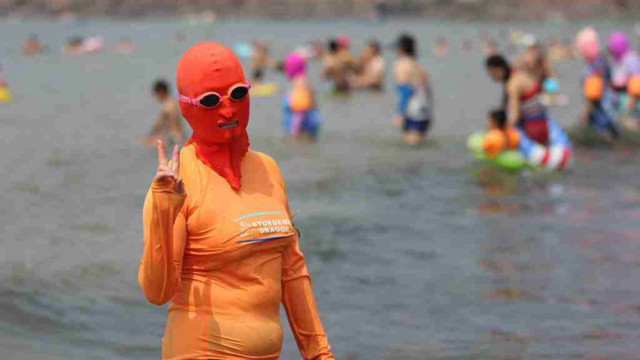 Facekinis' popular on China's beaches