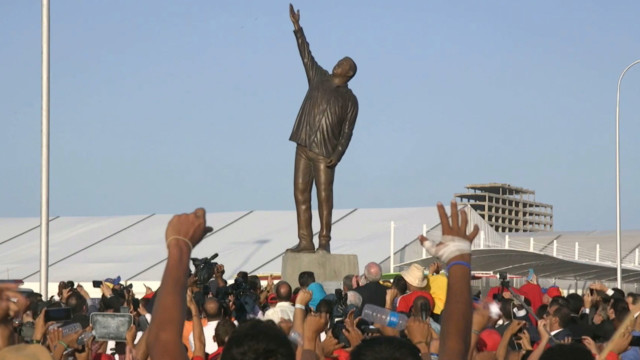 statue of Hugo Chavez