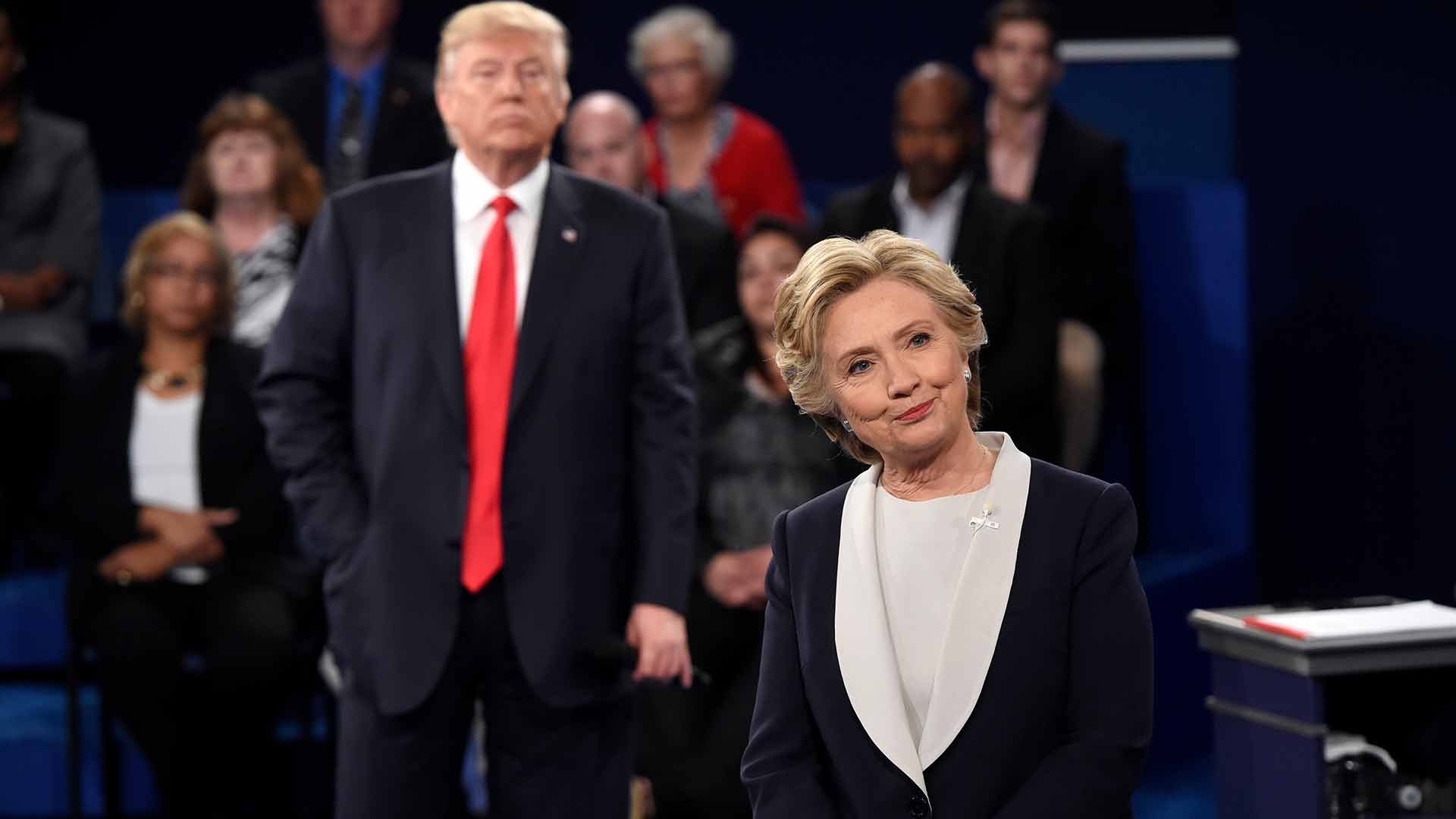 In debate, Trump signals aggressive close to his campaign