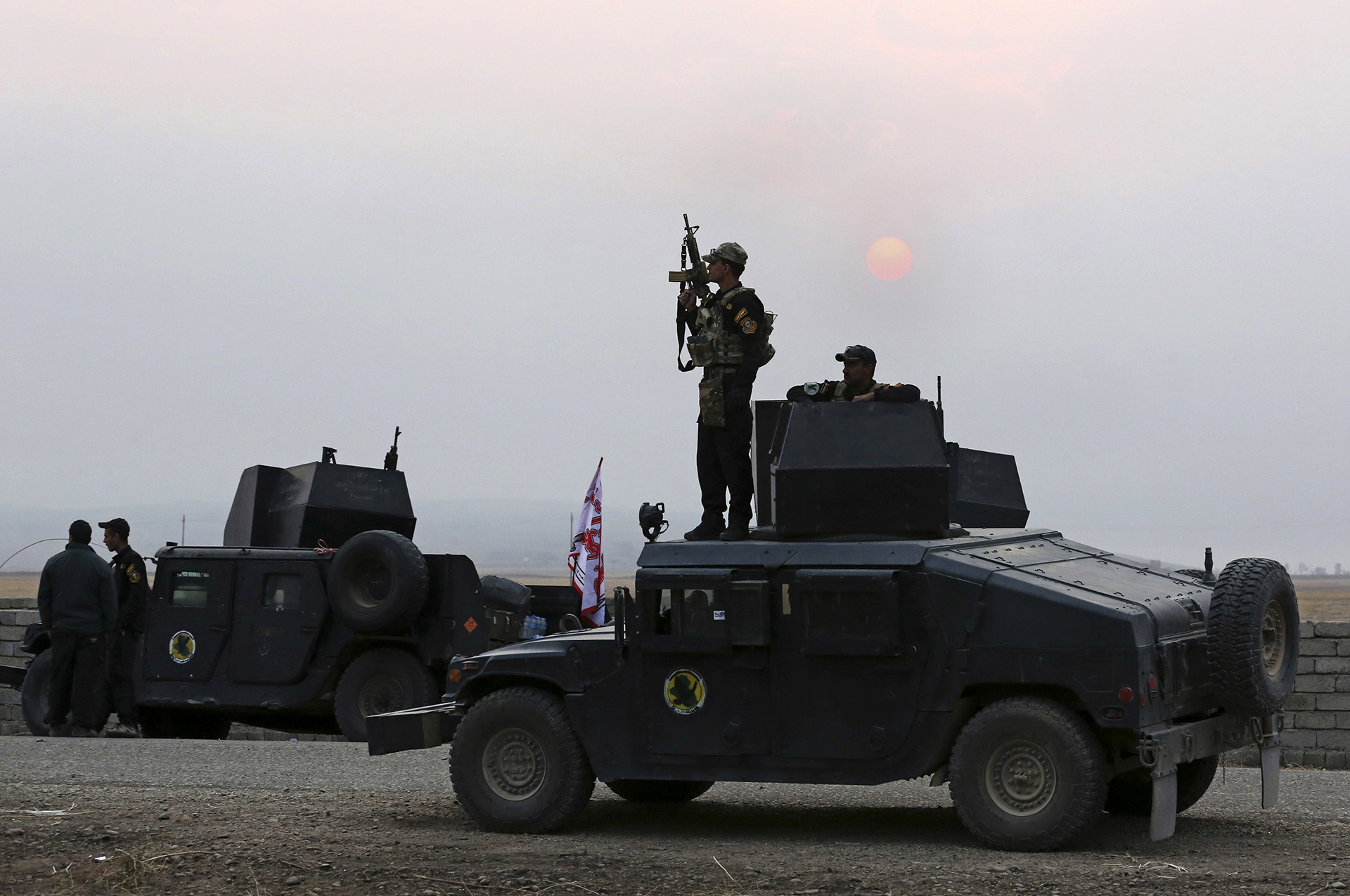 Iraq's elite counterterrorism forces prepare to attack Islamic State positions as fighting to retake the extremist-held city of Mosul entered its second week, in the village of Tob Zawa, outside Mosul, Monday, Oct. 24, 2016. (AP Photo/Khalid Mohammed)