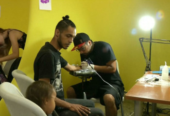 Venezuelan tattoo artists ask for school supplies to help children
