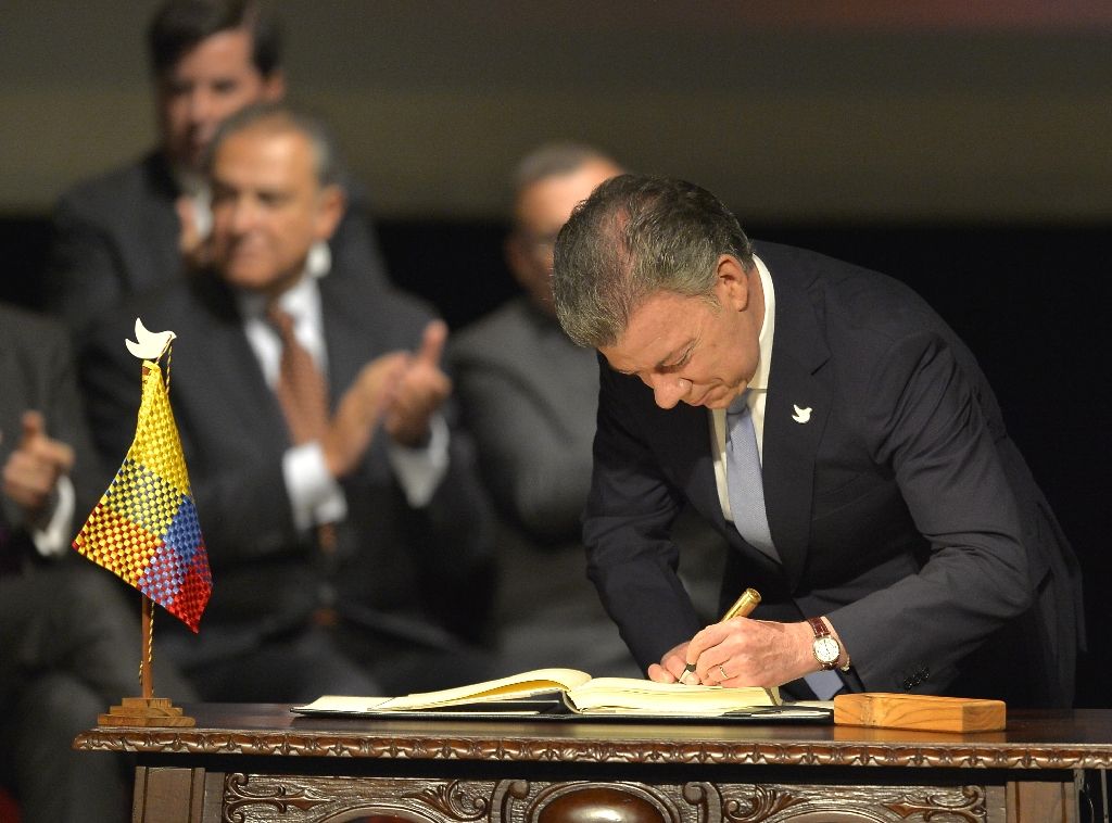 Colombian government and FARC rebels sign new peace deal
