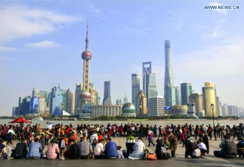 Chinese travelers make record trips during Spring Festival holiday