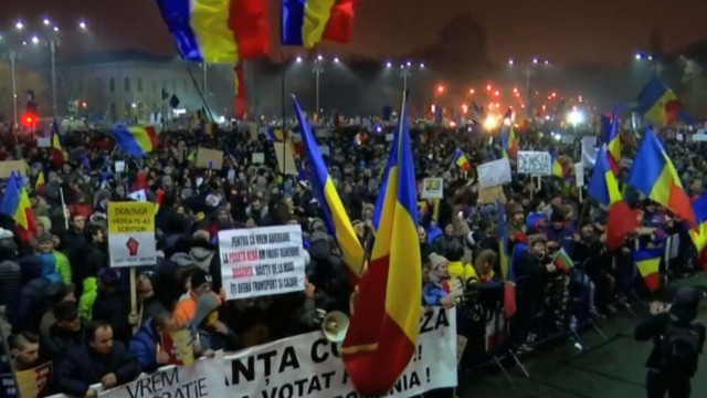 Romanian protesters refuse to back down after decree repeal
