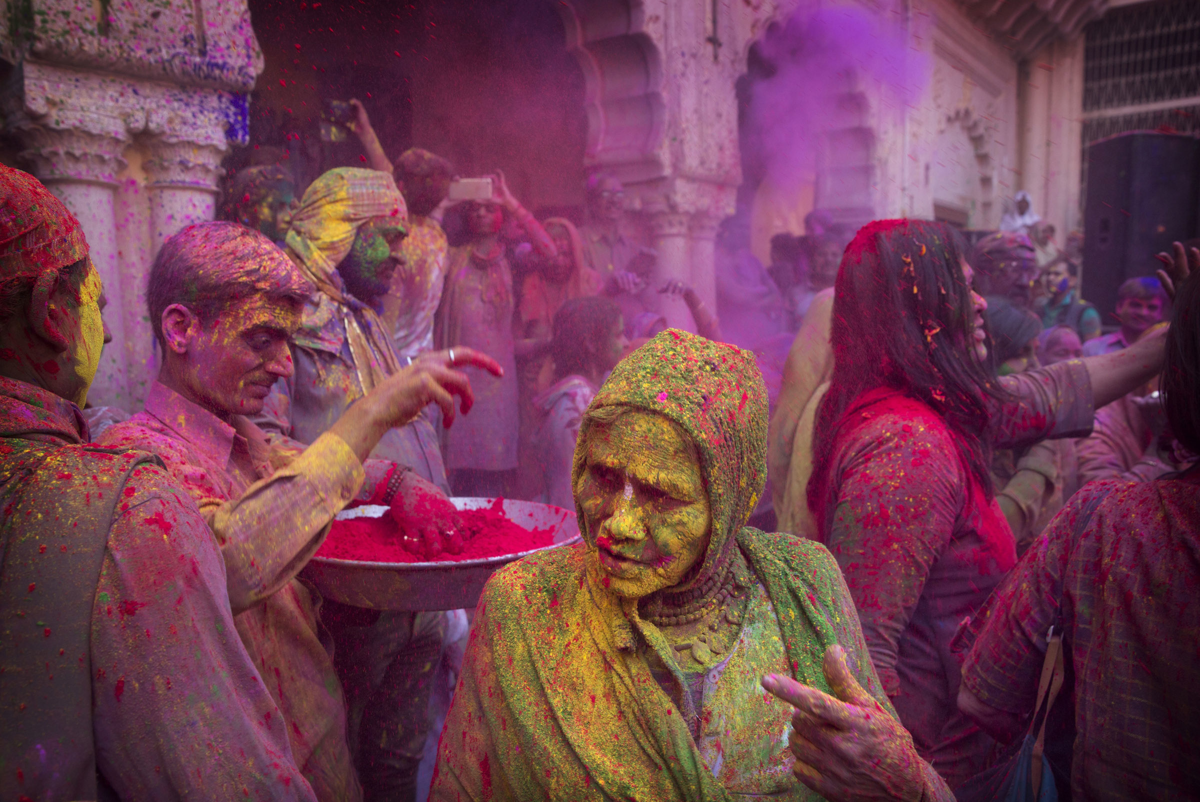 Праздник холли 2024. Фестиваль красок Холи в Индии. Праздник весны Холи Holi Индия. Холи — Индуистский фестиваль весны.