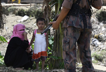 rohingya child and border guard