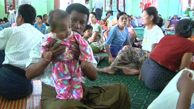 Ethnic Rakhines flee violence in Myanmar