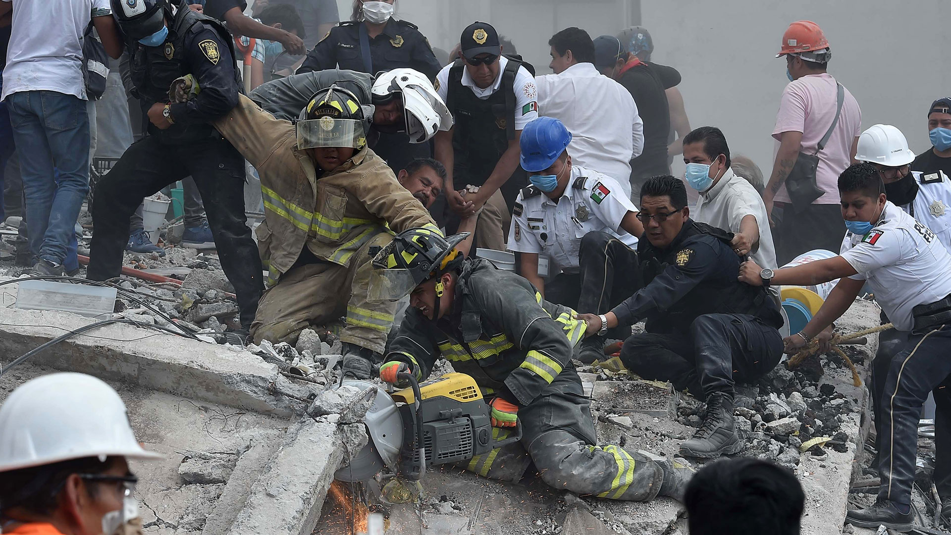 Photos: Aftermath of Mexico City earthquake