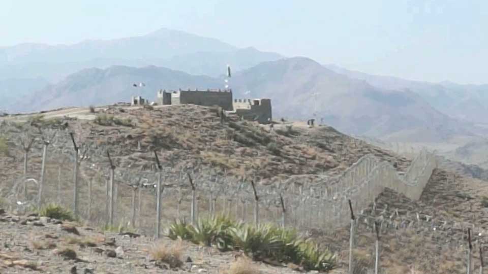 Pakistan building massive fence on Afghanistan border
