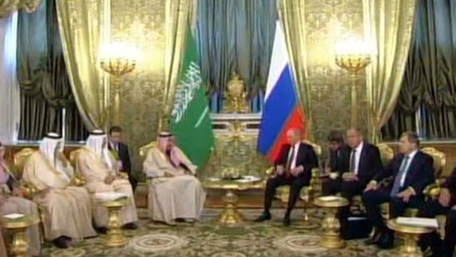 Saudi king signs trade deals during landmark visit to Moscow