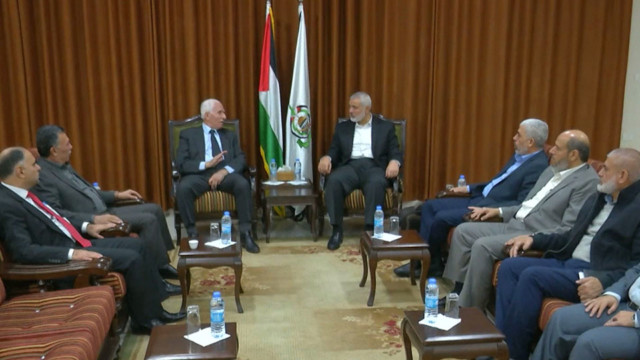 Palestinian unity government takes official control of region