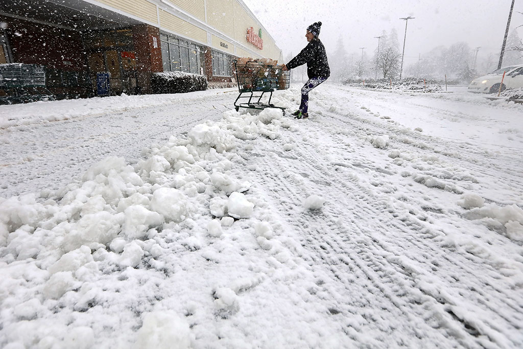 From Maine to Massachusetts, cities dig out from winter “bomb cyclone”