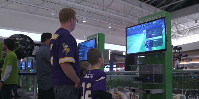 Fans flock to Minneapolis for Super Bowl LII