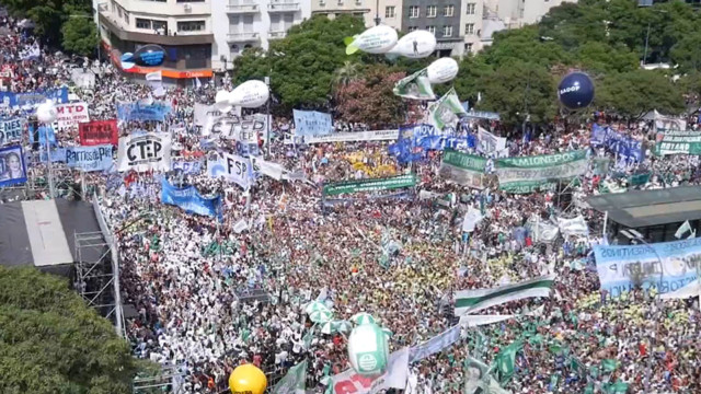 Thousands protest in Buenos Aires against Argentine austerity measures