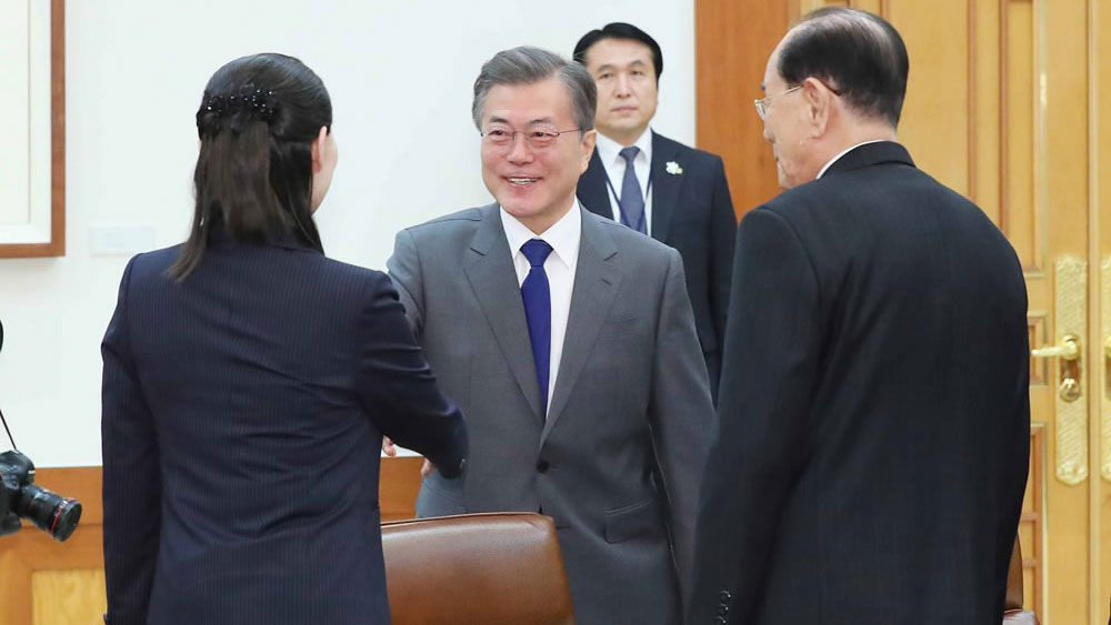 ROK President Moon meets with DPRK delegation