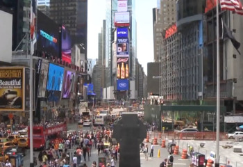 New York City adapts as tourist numbers soar